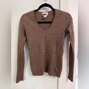 Fiona 100% 2 ply cashmere cable knit V neck sweater M
